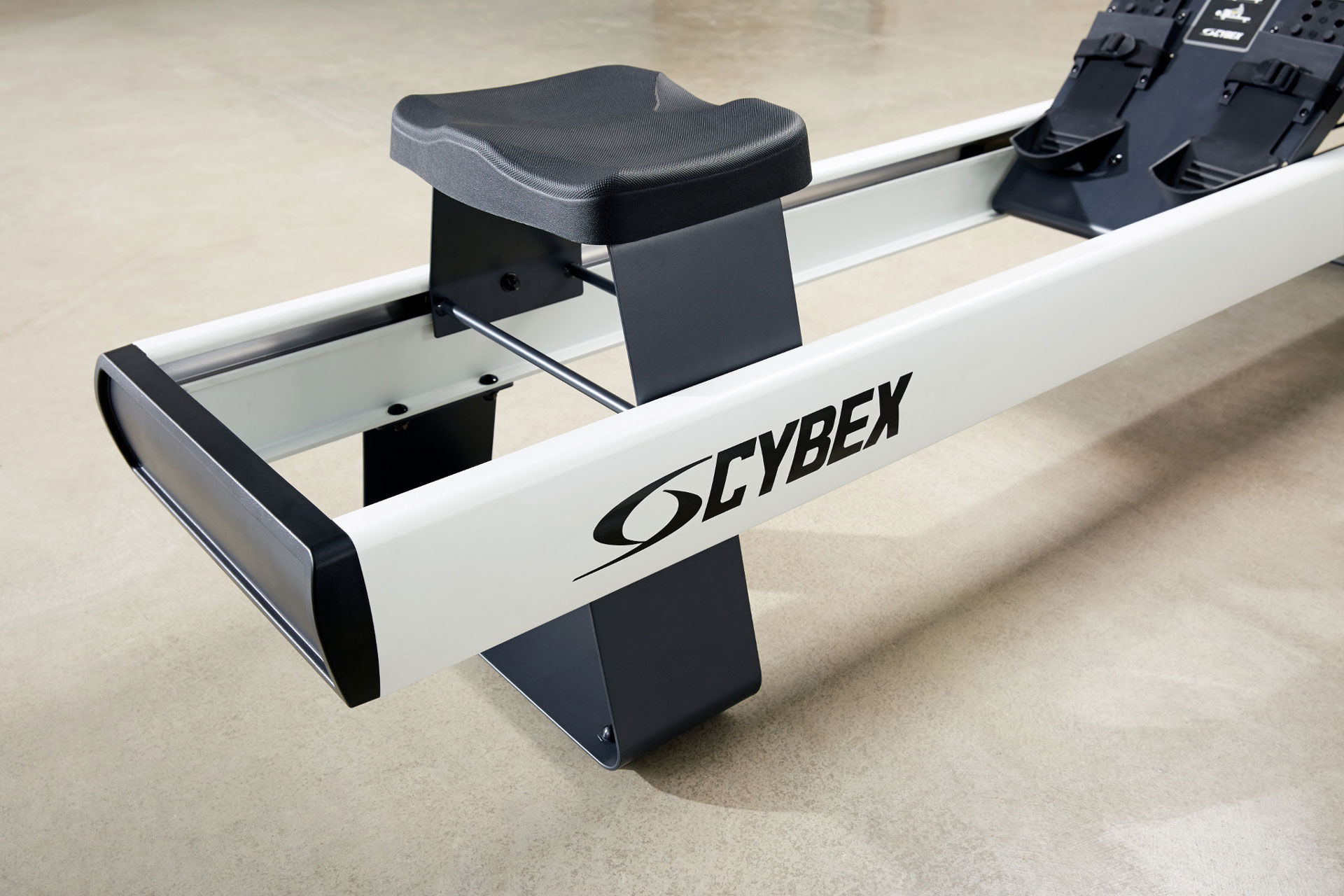 Conociendo la poderosa Cybex Hydro Rower, lo mejor en máquinas de remo
