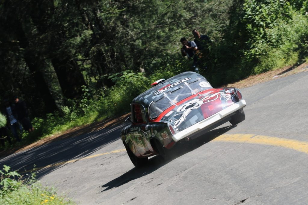 Ricardo Cordero Afianza su Ventaja en la Carrera Panamericana