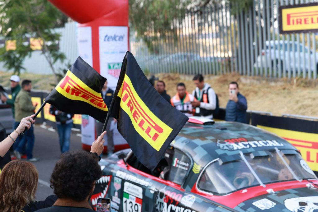 Cordero, Damirón y Velázquez Disputan el Triunfo de la Carrera Panamericana